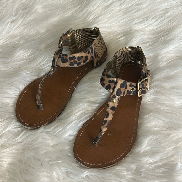 Mossimo leopard print thong sandals size 6.5 tan brown black buckle flat sandals - Picture 1 of 6